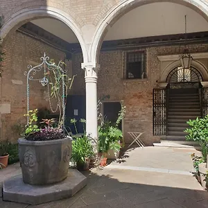 Al Mezzanino, Palazzo Torniello Venise